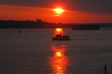 Portland: Casco Bay Sunset and Lighthouse Cruise