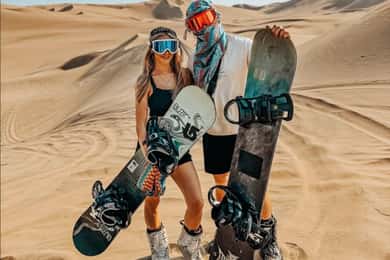 Experiência real de sandboarding e sandskiing ao pôr do sol em buggies loucos