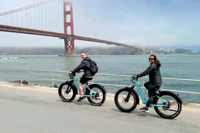 São Francisco: Aluguel de bicicleta elétrica com mapa e balsa opcional
