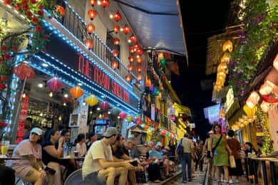 Hanoi: Incense, Hat-Making & Lacquer Artisanal, or City Tour
