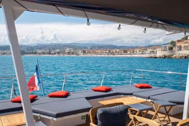 Nice: Manhã de relaxamento no mar num catamarã Maxi - Baie de Villefranche