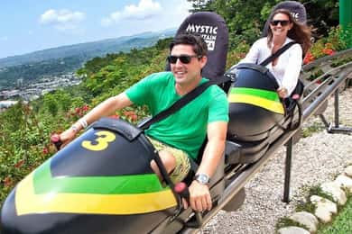 Bobsled da floresta tropical Transporte na Mystic Mountain