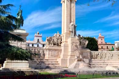 Guided visit on foot through Cádiz: stories from the hand of a local guide