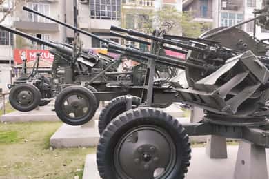 Hanoi: War Remnants Museum and Train Street On Scooter Tour