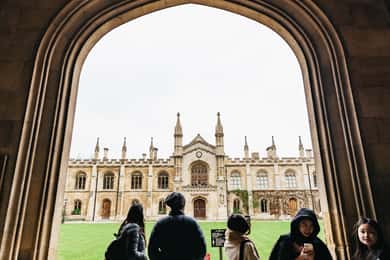 Alumni-led Walking Tour w/opt King's Chapel