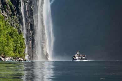 Von Ålesund: Rundfahrt mit dem Fjordkreuzer zum Geirangerfjord