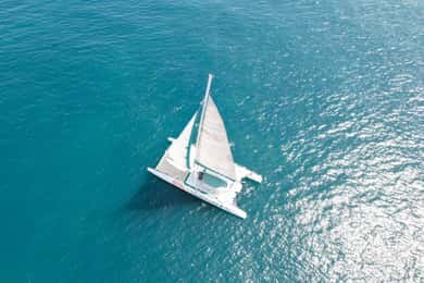 Valencia: Catamaran zeilen met Valenciaanse lunch