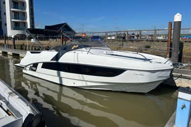 Brighton: Beneteau Flyer Sundeck Private Charter