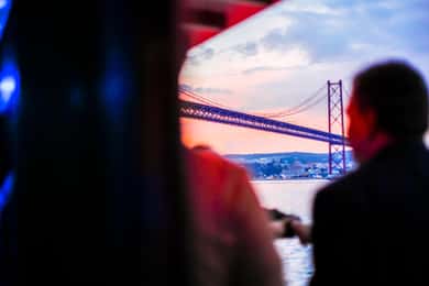 Lisboa: Disco Night Cruise med DJ og åpen bar