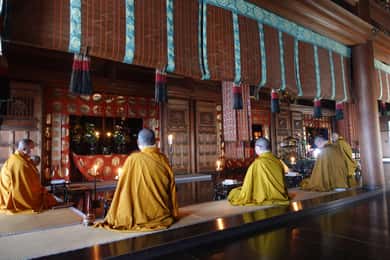 Special viewing with priests at Kyoto Sennyu-ji Temple