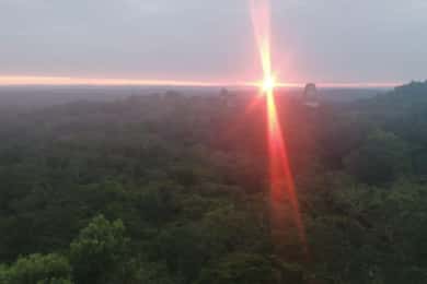 Vanuit Flores: Tikal Zonsondergang Tour