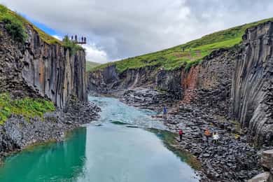 Von Seydisfjordur aus: Stuðlagil-Schlucht und Vök-Bäder Tagestour