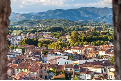 Lucca: 2-Hour Introductory Walking Tour with a Local