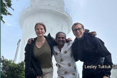 Kandy ; Tour d'Ambuluwawa avec visite de la ville de Kandy en tuk-tuk
