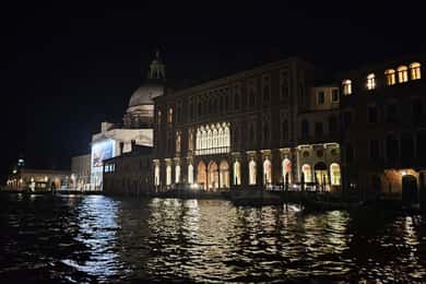 Venezia: Tour serale in barca dalle Zattere