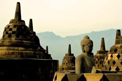 Yogyakarta: Borobudur Climb & Prambanan Guided Tour