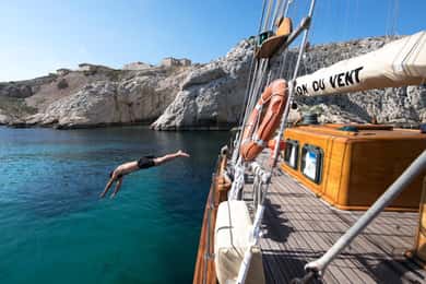 Marsella: Excursión de un día a las Calanques con almuerzo y vino