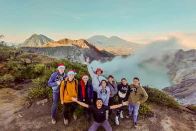 Banyuwangi/Bali: Ijen Volcano Midnight Blue Fire Guided Tour