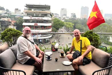 Hanoi: Guided Walking Tour with Pho and Egg Coffee