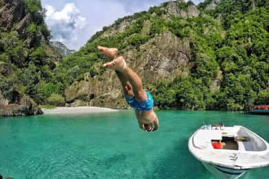 Von Tirana: Tagestour zum Shala-Fluss und zum Komani-See