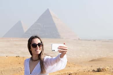 Hurghada: Cairo Pyramids, Sphinx & Egyptian Museum Day Trip