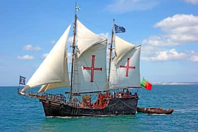 Portimão: Passeio de Barco à Vela às Grutas do Cabo de Lagos