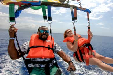 Montego Bay: Parasailing e Jet Ski Combo com serviço de busca