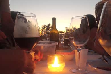 Degustación de vinos y sabores Belice en una bodega de Menfi