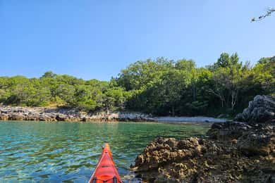 Insula Krk: tur cu caiac ghidat în golful Čavlena cu snorkeling