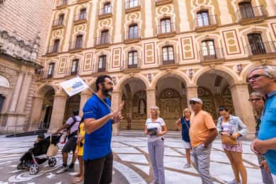 Barcelona: Wycieczka do Montserrat z lunchem i degustacją wina
