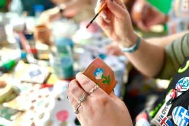 Pintura creativa sobre cerámica de Fez