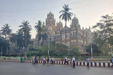 Mumbai: Before the City Roars - Watch Mumbai Wake Up