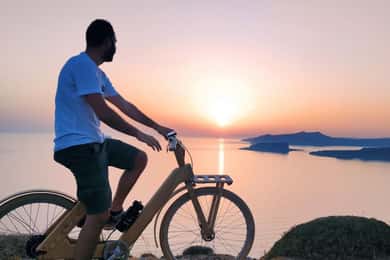 Tour particular de 2 horas de bicicleta elétrica de madeira em Santorini