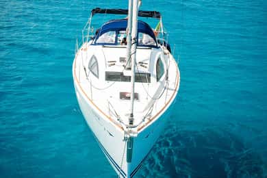 Sailboat rental with skipper: a unique experience in comfort and elegance.