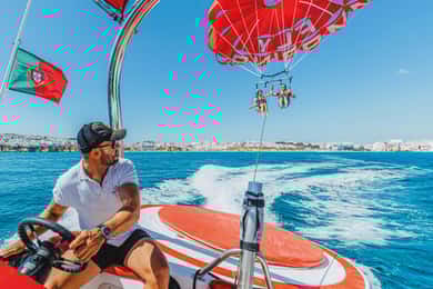 Albufeira: Een-, twee- of driepersoons Parasailing Tour
