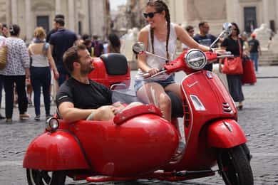 Tour di Roma in Vespa con sidecar: esperienza panoramica di 90 minuti