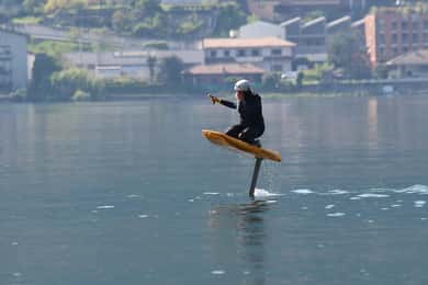 Try Efoil - E-foil lesson on Lake Como in Lecco (Beginner)