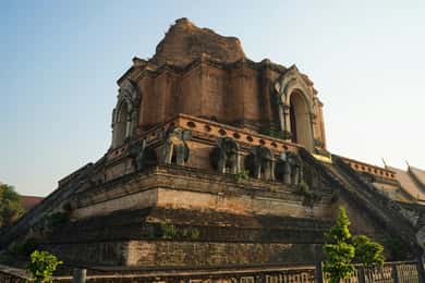 Chiang Mai Light: Tuk Tuk Night Tour with Temples & Markets