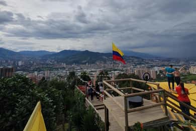 Medellín: City tour privado e de luxo em francês