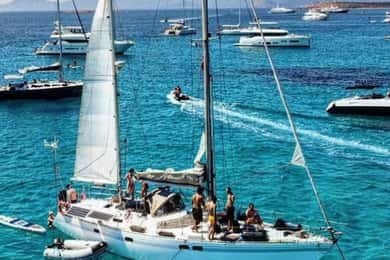 Experiência de navegação em Ibiza; Es Vedra ao pôr do sol