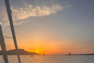 La pelosa: Tour in catamarano al tramonto con aperitivo