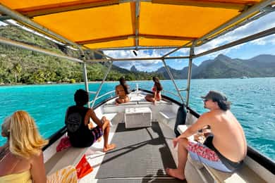 Moorea 4H Shared Boat Tour whales watching and Snorkeling