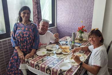 Authentic Mumbai: Home-Cooked Meal with a Local Host
