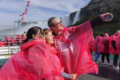 Toronto: Treasures of Niagara Falls Tour in kleine groep met rondvaartboot