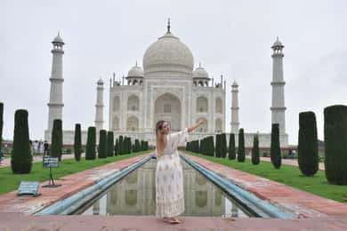 From Delhi: Taj Mahal Sunrise & Fatehpur Sikri Tour