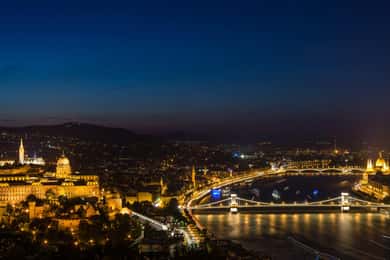 Light up Budapest: Private 2-hour night tour by luxury car