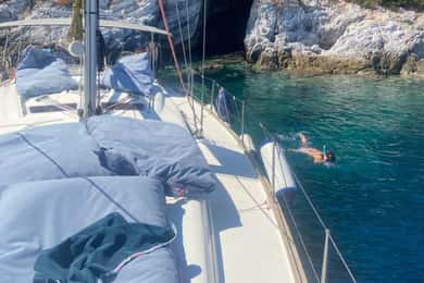 Skiathos: Tagestour mit Segeln, Badestopps und Mittagessen