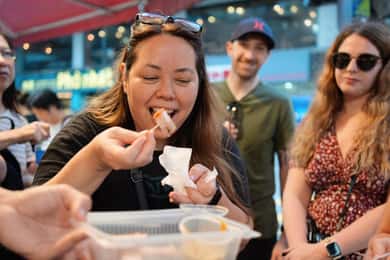Hong Kong Street Food Tour with Locals - Dim Sum, Wonton