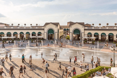 Serravalle Outlet: Privat guidet tur fra Milano.