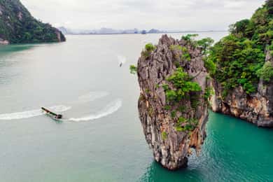 Phuket: Isola di James Bonds con pranzo e grotta marina in canoa